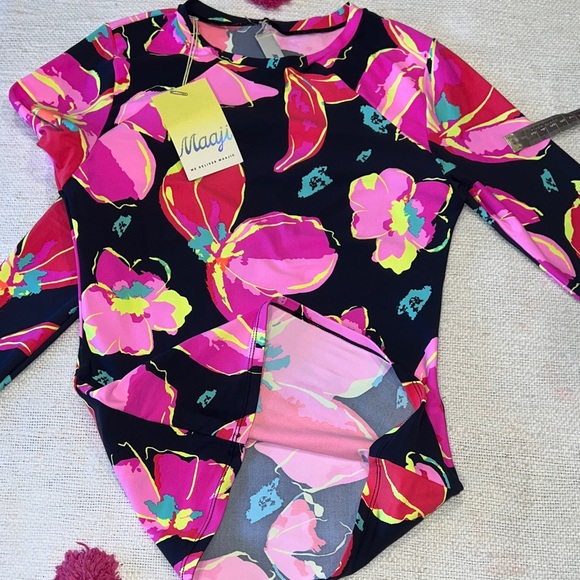 NWT Maaji Floral LongSleeve Rash Guard Swim Top MED Bright Floral Print on Black - Picture 13 of 16